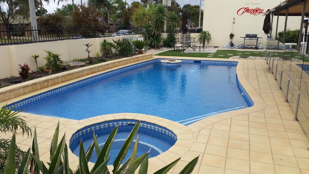 Best Western Chaffey Motor Inn Мілд'юра Екстер'єр фото