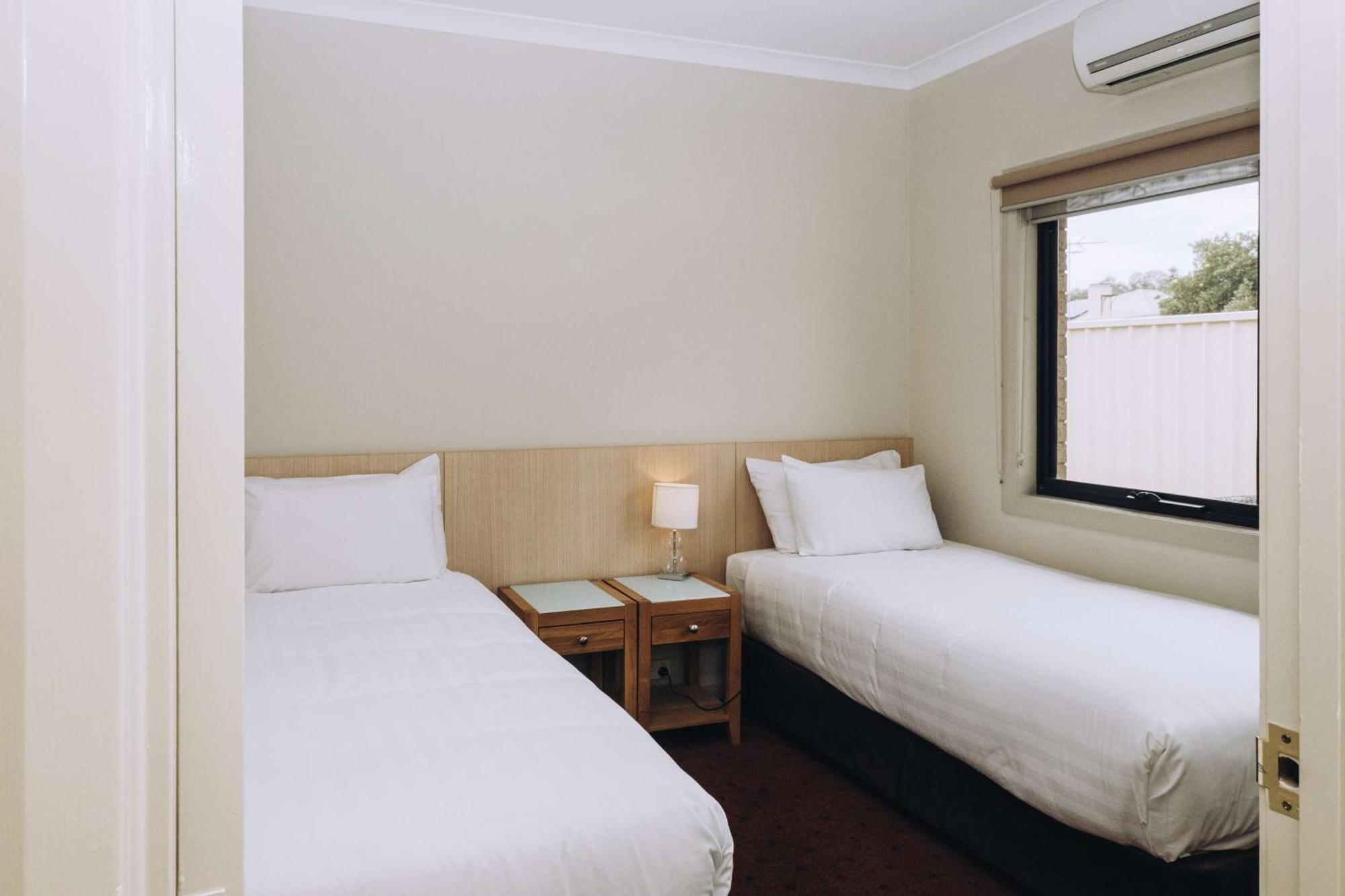 Best Western Chaffey Motor Inn Мілд'юра Екстер'єр фото